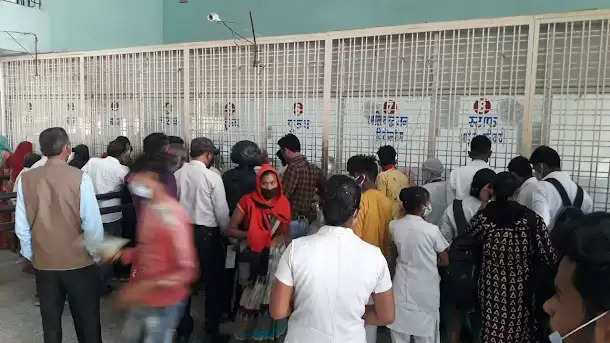 REWA : संजय गांधी अस्पताल से लेकर बिछिया जिला अस्पताल तक 80 फीसदी वायरल इन्फेक्शन के पेशेंट : कोरोना की तीसरी लहर की आशंकाओं के बीच लोगों की चिंताएं भी बढ़ रही 