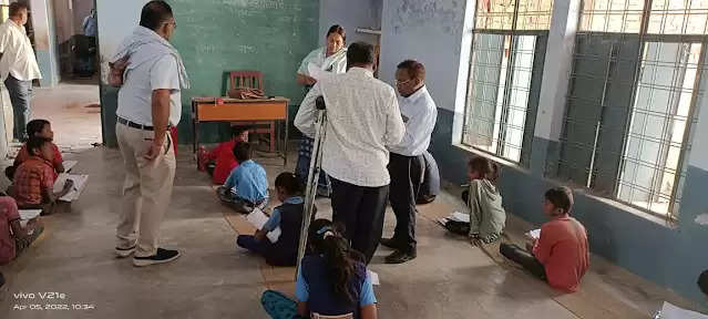 रीवा में BEO पैनल रहा सख्त : परीक्षा केंद्रों में चल रही थी धड़ाके से नकल, पैनल की पहुंचते ही शिक्षकों में मची भगदड़ : इन्हें मिली नोटिस