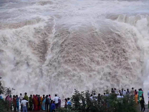 TOP WATERFALL IN REWA : उठाईये बारिश का लुफ्त : जानिए जिले में स्थित जलप्रपात के बारे में : पढ़िए पूरी जानकारी 