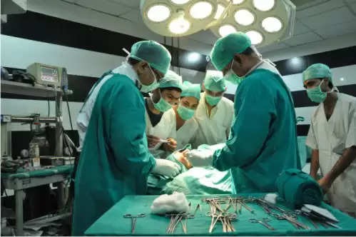 REWA : अजब गजब मामला : युवक के गुप्तांग में रिंग फंसने के कारण मूत्र नली बंद, दो दिन से सर्जरी वार्ड में भर्ती, आपरेशन की तैयारी शुरू 