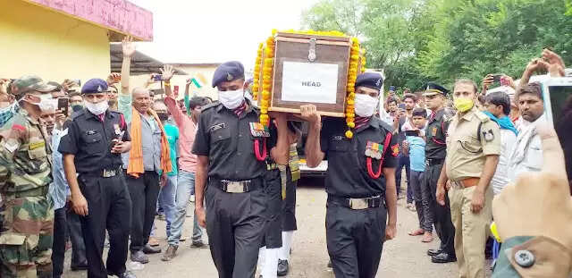 MP : शहीद दीपक का पार्थिव शरीर पहुँचा REWA : जगह-जगह स्वागत में उमडा जन सैलाब