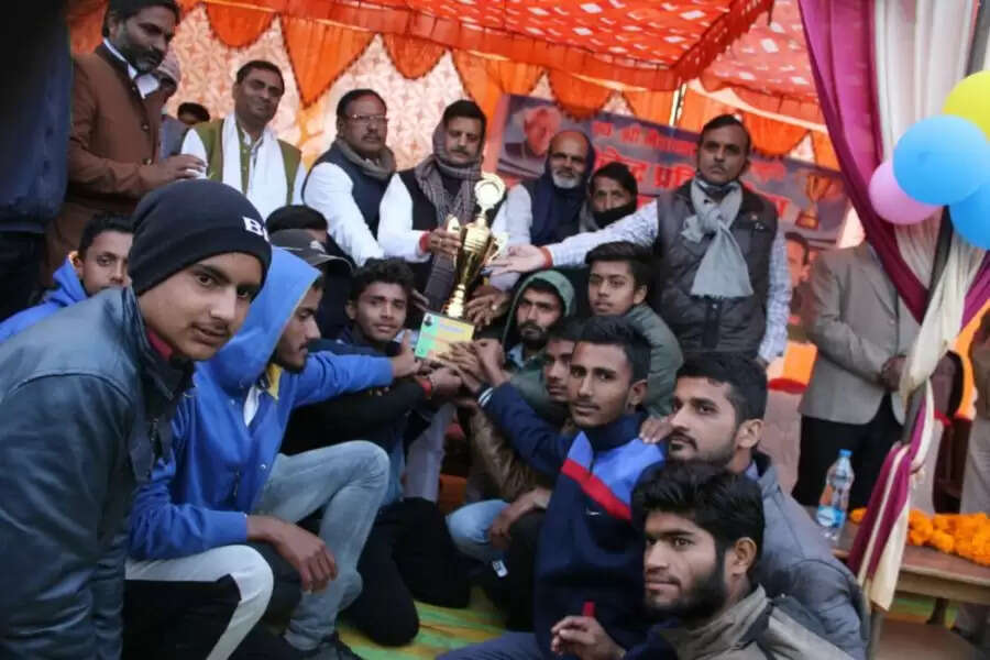 REWA : खिलाड़ियों को संबोधित करते बोले पूर्व कैबिनेट मंत्री शुक्ल कहा - ढेरा के स्टेडियम को उत्कृष्ट स्टेडियम बनाना पहली प्राथमिकता