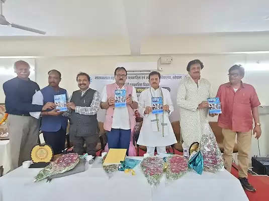 MCU रीवा परिसर में हिंदी पत्रकारिता दिवस का आयोजन : पत्रकारिता समाज में चेतना और जागृति फैलाने का कार्य करती है ...