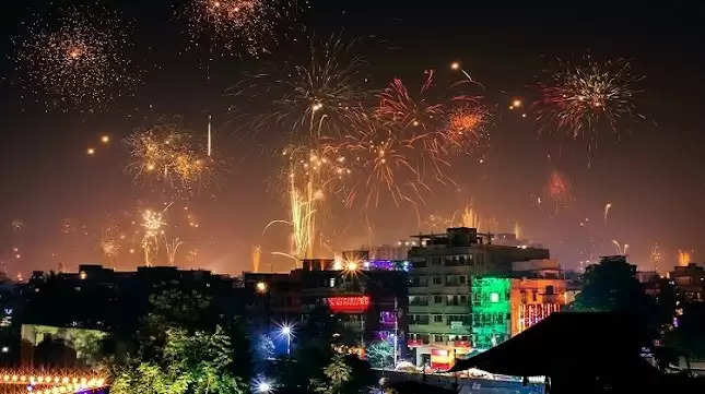 NEW DIWALI GUIDLINES : दीपावली पर रात 8 से 10 बजे तक ही पटाखे फोड़ सकेंगे, लड़ी यानी जुड़े हुए पटाखे प्रतिबंधित रहेंगे : प्रतिबंधात्मक आदेश जारी