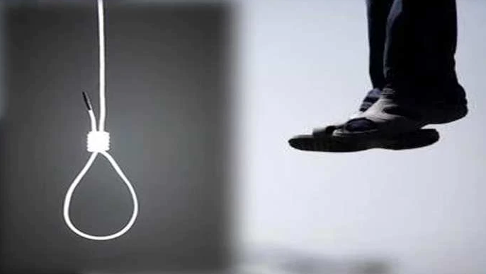 Rewa News: सोशल मीडिया में फंदा लगाने की वायरल की फोटो, फिर झूल गया
