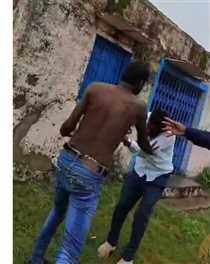 स्कूल के अंदर शिक्षक की पिटाई