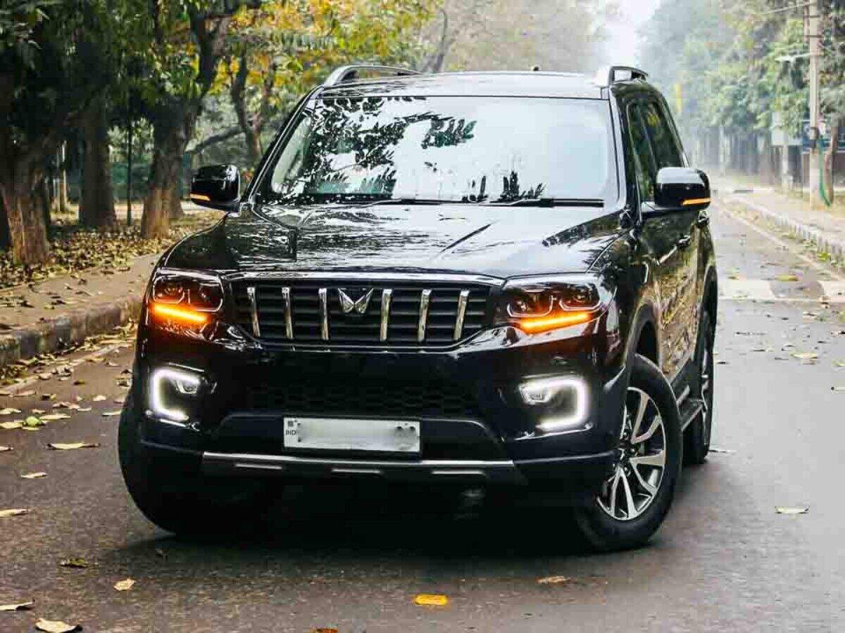mahindra car