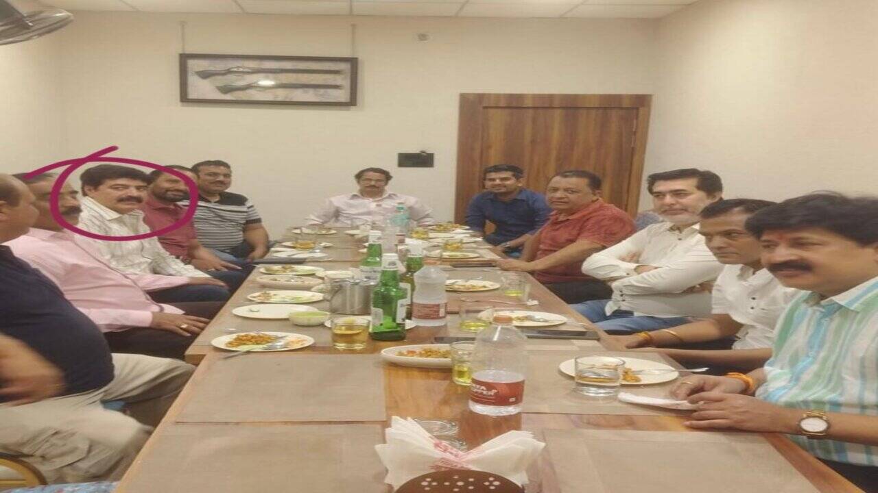 रीवा में सरकारी 'अय्याशी' का बड़ा खुलासा: शराब-कबाब के साथ रंगे हाथों पकड़े गए PIU के 'रत्न'