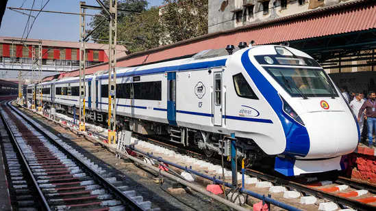 Rewa News: रीवा से वंदे भारत ट्रेन संचालन की तैयारी, डीआरएम ने स्टेशन में देखी सुविधाएं